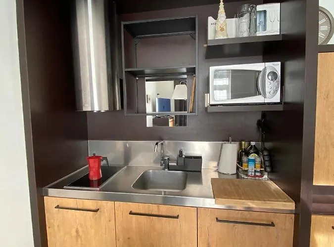 Apartma Rozi شقة *